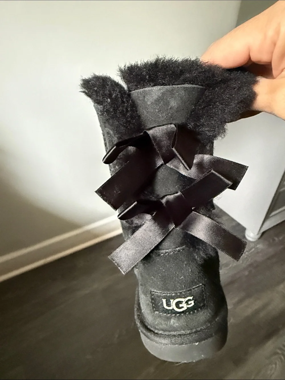 UGG Bailey Bow II boots for girls in size 2, Great condition